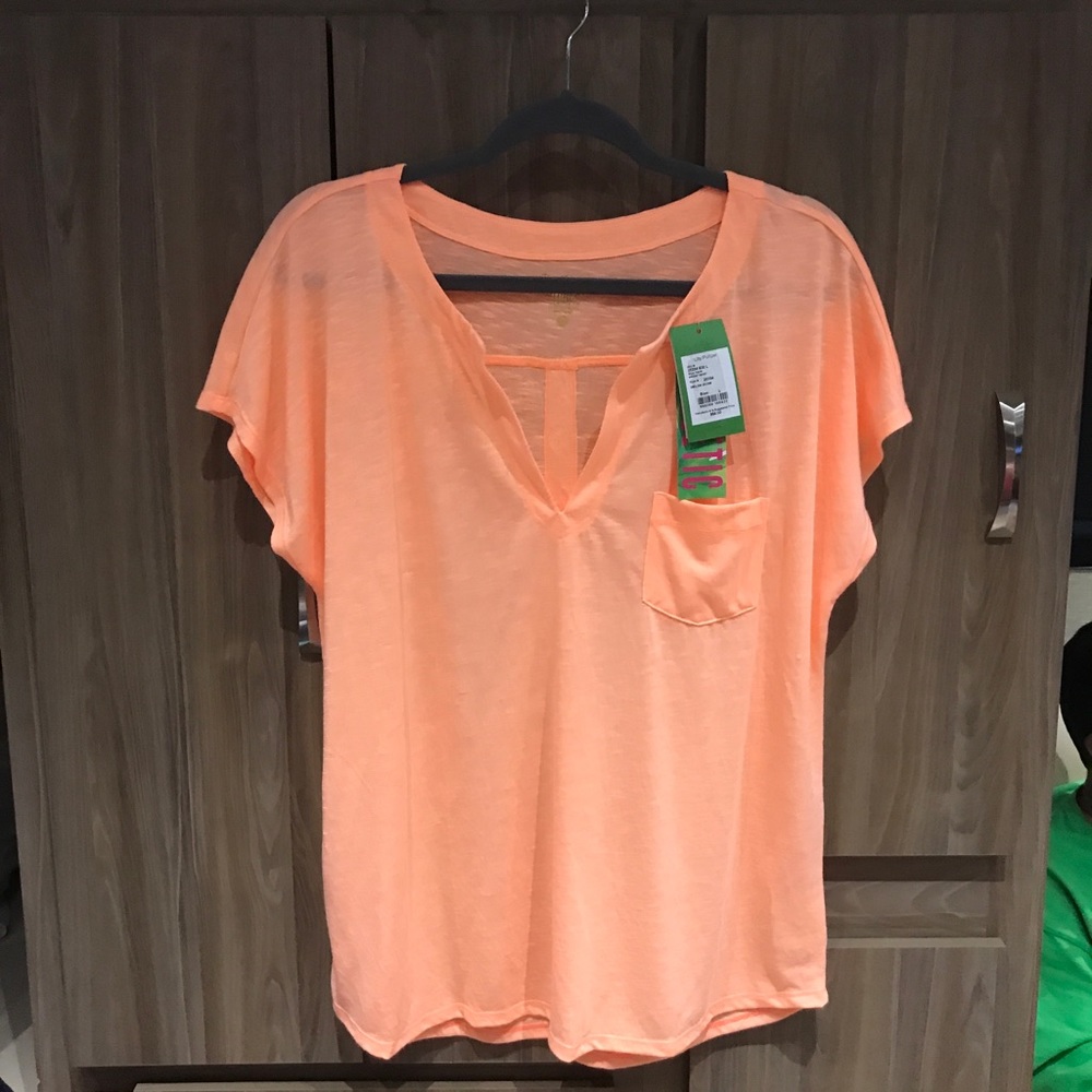 Lilly Pulitzer Large Brodie T-Shirt. NWT